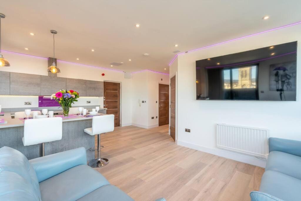 Central Penthouse With Hot Tub & Views 22 Челтнем Екстер'єр фото
